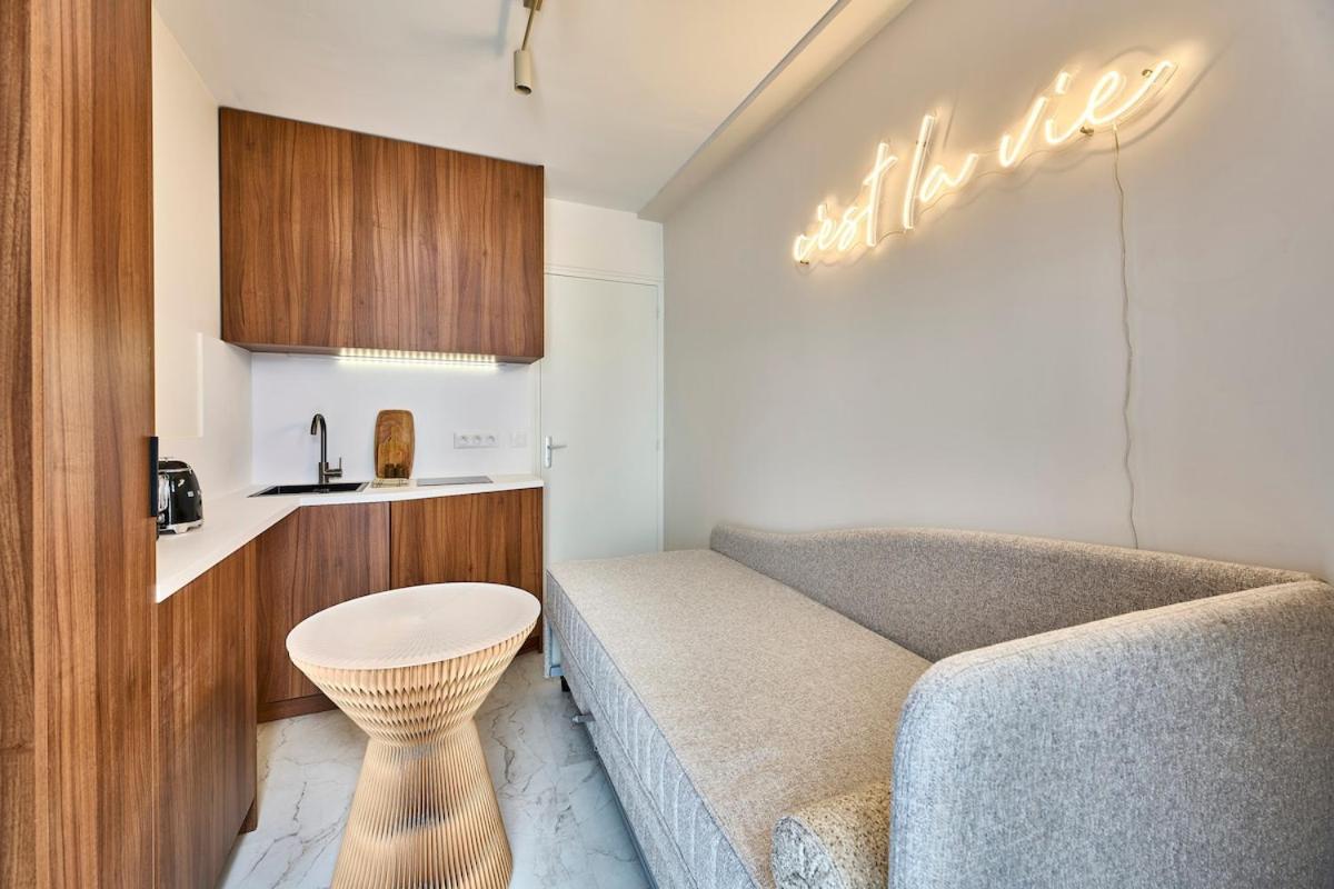 Close To La Crimee Metro Station Line 7 * Parijs